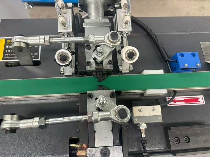 Butyl Sealing Machine